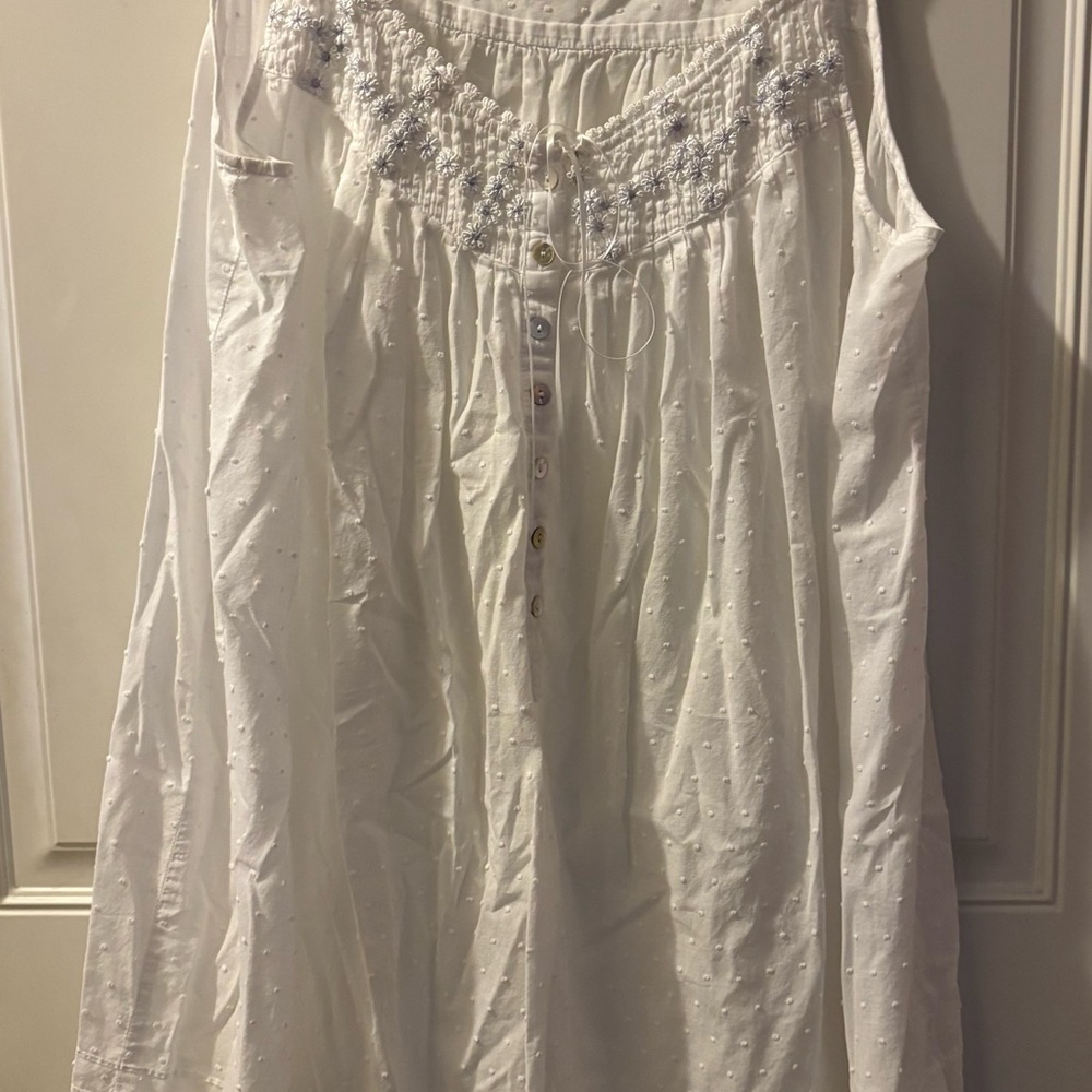 Eileen West White Nightie with Embroidery